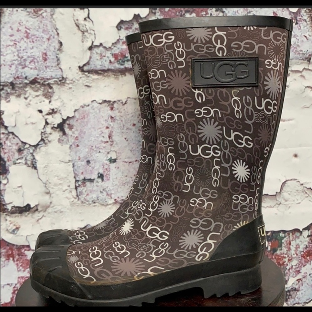 Ugg rain boots size 9